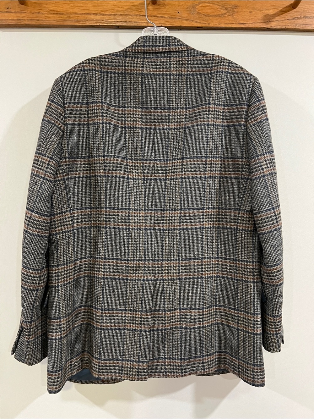 Brooks Brothers - 100% pure new wool, Scottish, Sport Coat in Gray, Brown, Blue - Picture 2 of 10